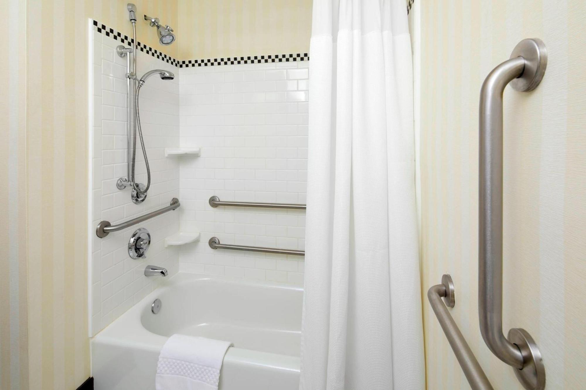 Fairfield Inn & Suites By Marriott Cumberland Ngoại thất bức ảnh