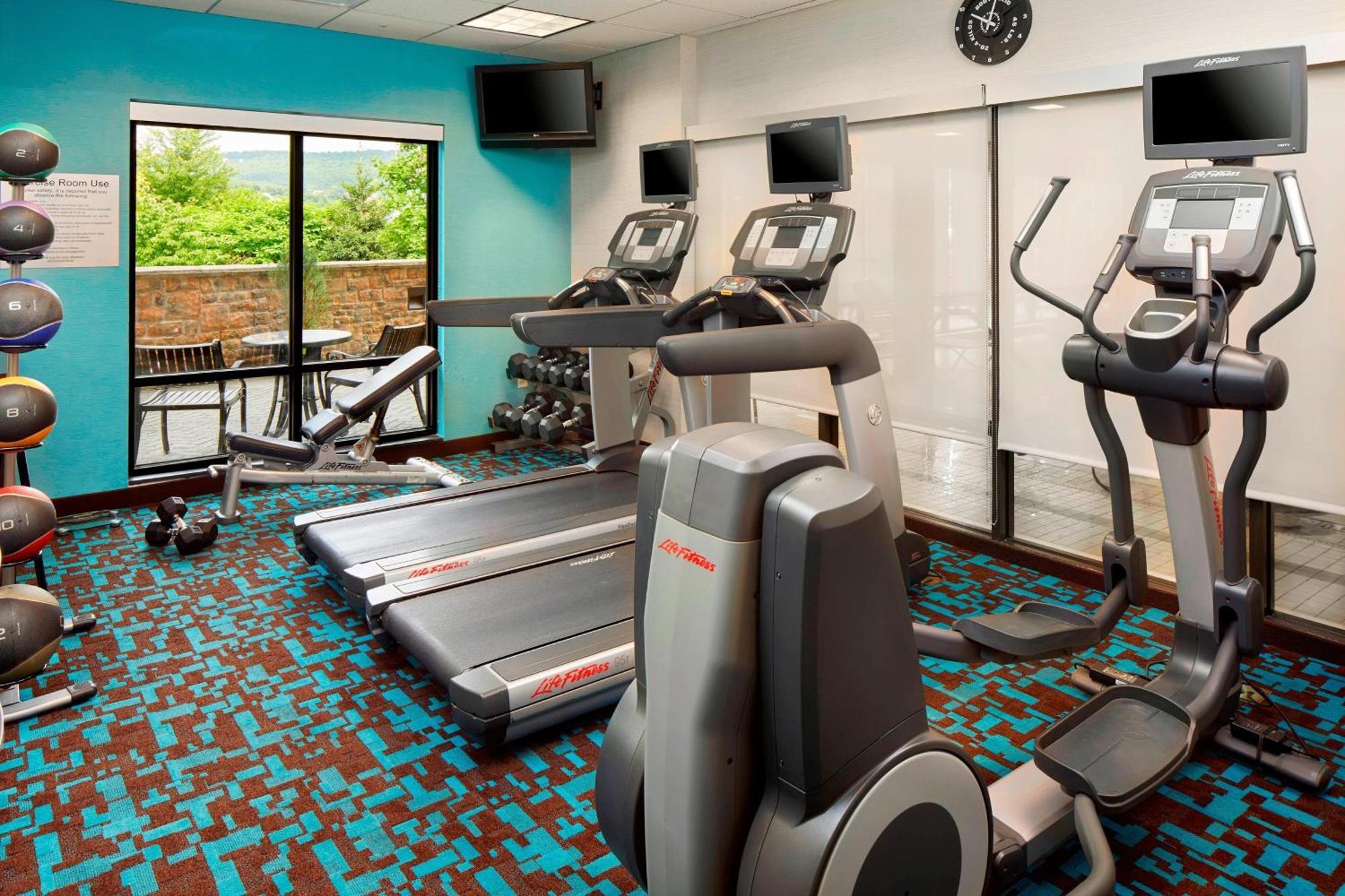 Fairfield Inn & Suites By Marriott Cumberland Ngoại thất bức ảnh
