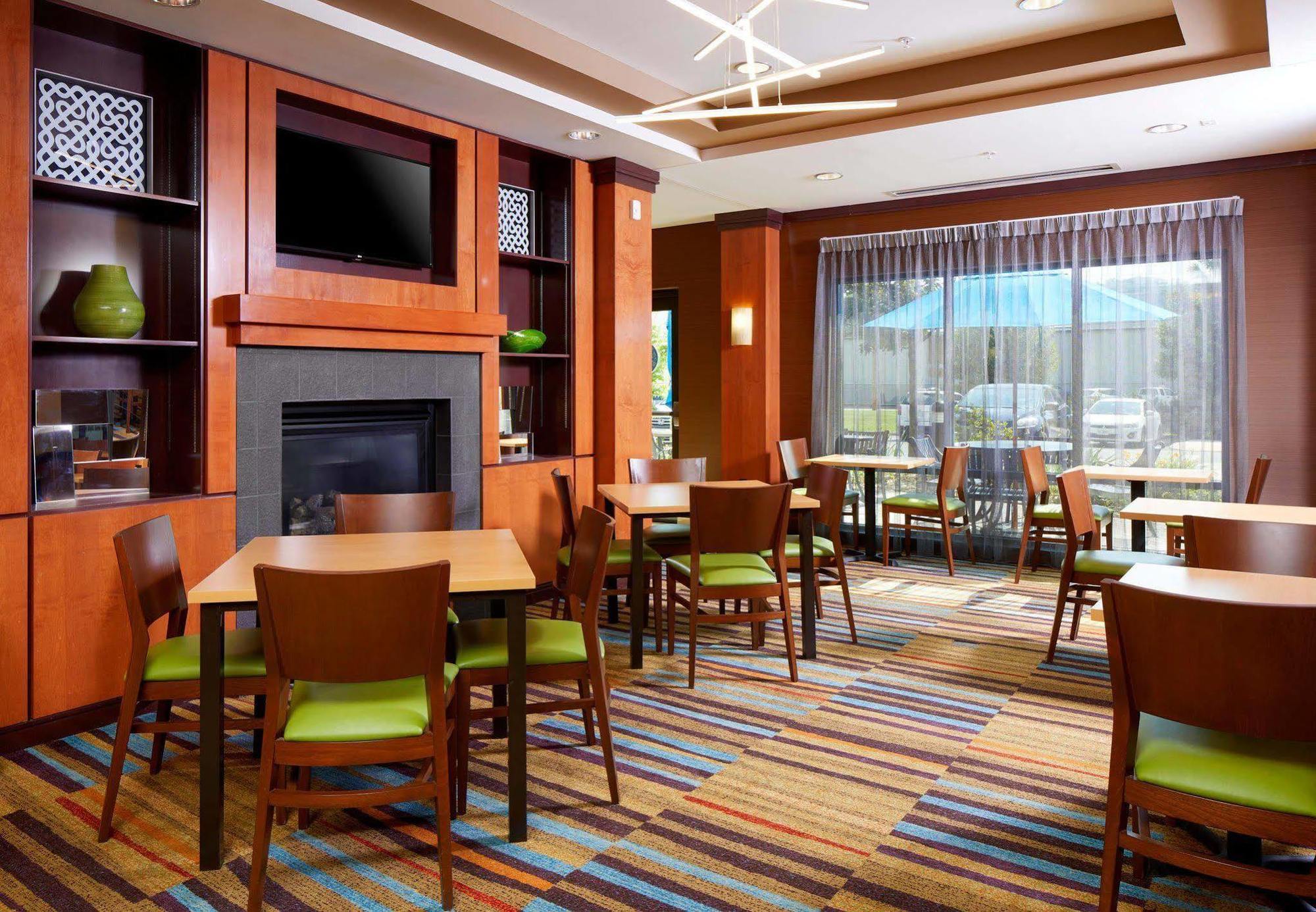 Fairfield Inn & Suites By Marriott Cumberland Ngoại thất bức ảnh